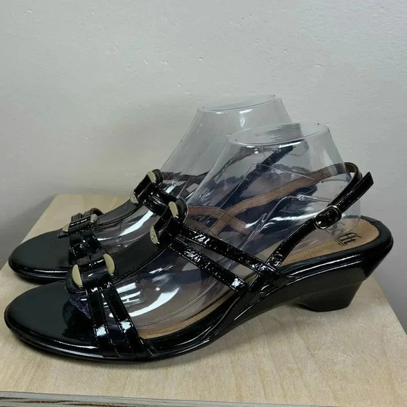 Sofft Patent Leather Black strap Sandals Gold Hardware Wedge 11N - Picture 4 of 10